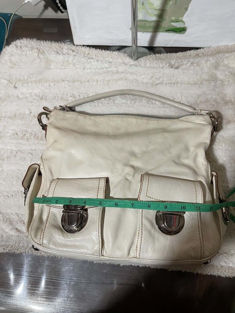 Marc Jacobs Buckle leather shoulder bag Original (Category: Luxury Bags & Wallets) located in Naawan. Submitted by twillycalledprelovedbags (Listing ID 1454468667, Image 3). Description: issue may rubs, dirt and pen mark sa loob.