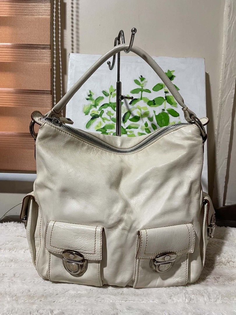 Marc Jacobs Buckle leather shoulder bag Original (Category: Luxury Bags & Wallets) located in Naawan. Submitted by twillycalledprelovedbags (Listing ID 1454468667, Image 1). Description: issue may rubs, dirt and pen mark sa loob.