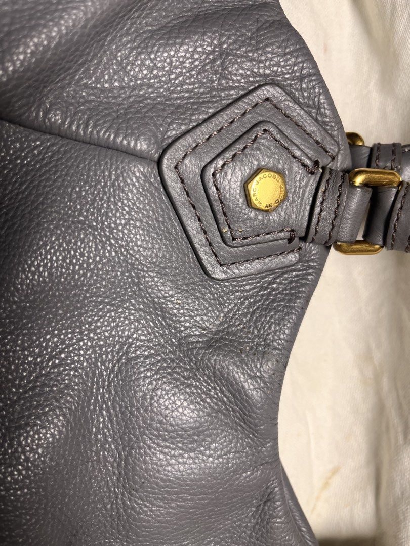Marc Jacobs Classsic Q Francesca (Category: Luxury Bags & Wallets) located in Baguio. Submitted by thrifty_henry (Listing ID 1454490135, Image 3). Description: With minimal sign of usage Check. All photos .