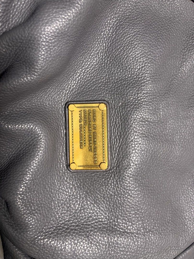Marc Jacobs Classsic Q Francesca (Category: Luxury Bags & Wallets) located in Baguio. Submitted by thrifty_henry (Listing ID 1454490135, Image 2). Description: With minimal sign of usage Check. All photos .