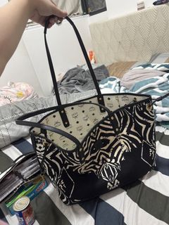 (Category: ) located in . Submitted by jdc.closet09 (Listing ID 1454554163, Image 1). Description: .