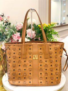 (Category: ) located in . Submitted by watchluxury888 (Listing ID 1454418386, Image 1). Description: .