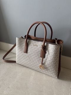 (Category: ) located in . Submitted by preloved.closet22 (Listing ID 1454401041, Image 1). Description: .