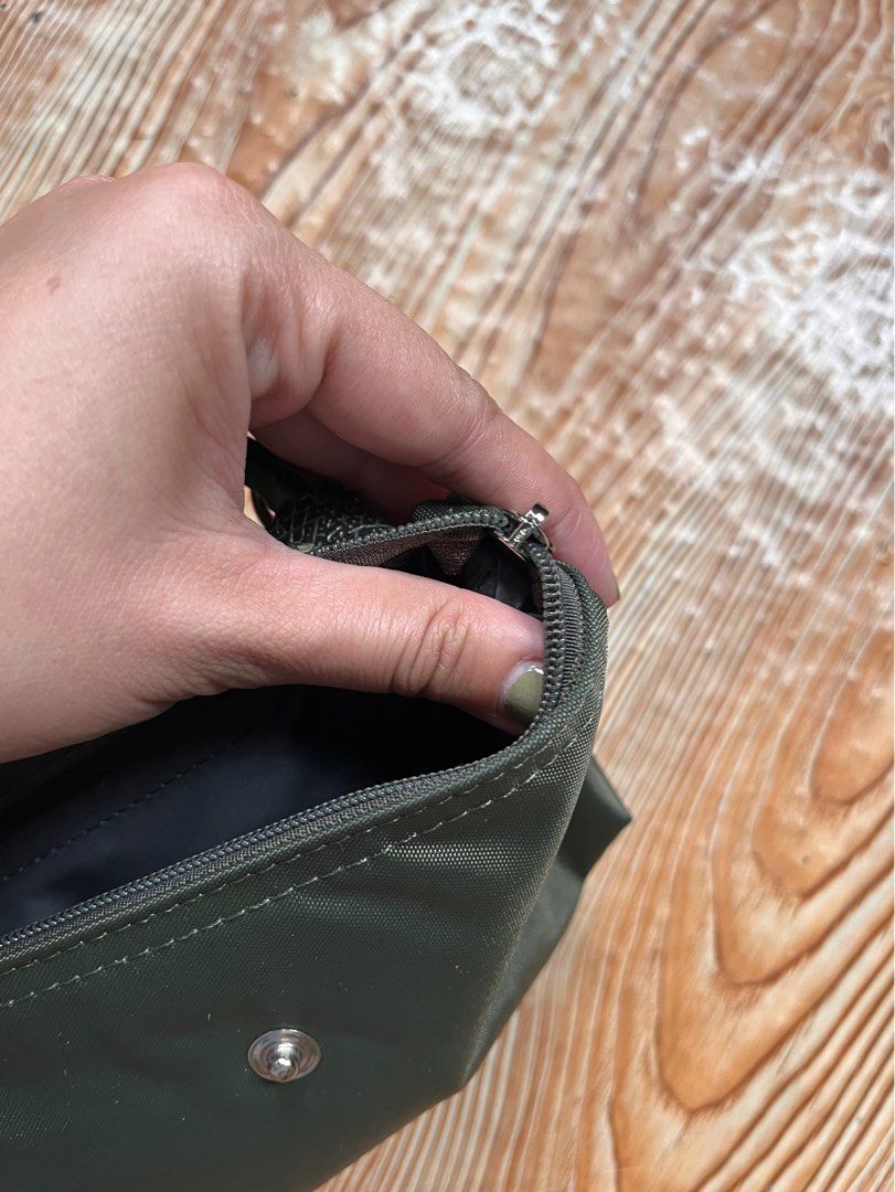 Micro Sling Longchamp (Category: Luxury Bags & Wallets) located in San Jacinto. Submitted by kellysthrift_ (Listing ID 1454395043, Image 3). Description: Longchamp micro sling.