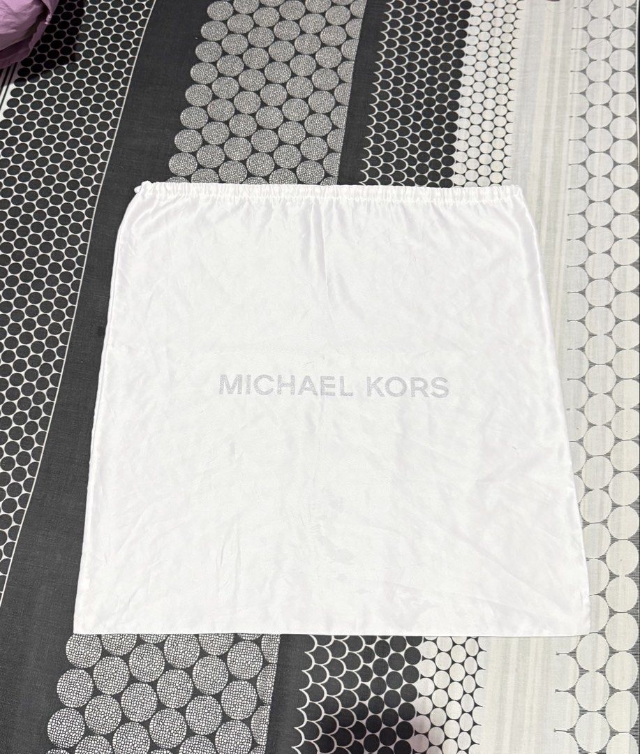 MK Dustbag L- XL size (Category: Luxury Bags & Wallets) located in Caloocan City. Submitted by tokyo112419 (Listing ID 1454440463, Image 1). Description: Preowned dustbag Large to XL size Pde sa backpack .