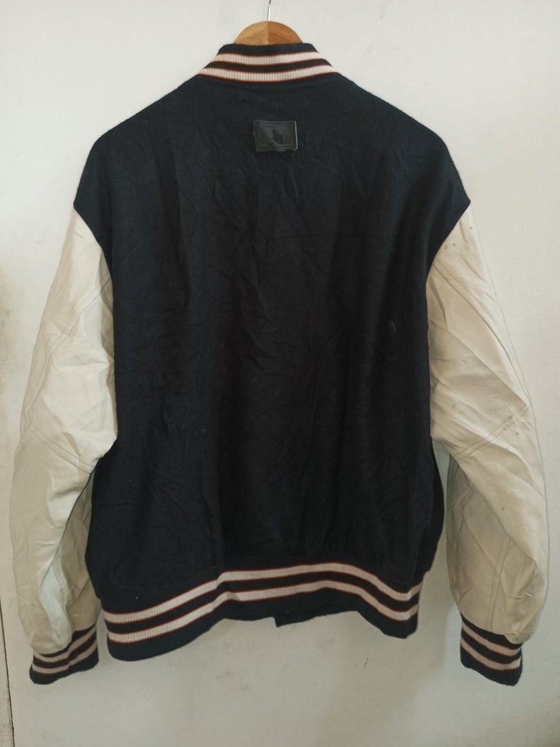 MLB New York Yankees Varsity Jacket (Category: Coats, Jackets and Outerwear) located in Jolo. Submitted by zah-zah (Listing ID 1454388835, Image 2). Description: - Classic MLB New York Yankees varsity jacket - Features iconic NY logo on the chest - Dark body with contrasting cream sleeves - Ribbed cuffs and hem for a comfortable fit - Tagged size Large (L) - Ideal for any dedicated Yankees fan.