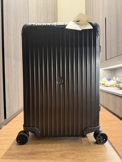 (Category: ) located in . Submitted by rimowa.collector (Listing ID 1452445508, Image 1). Description: .