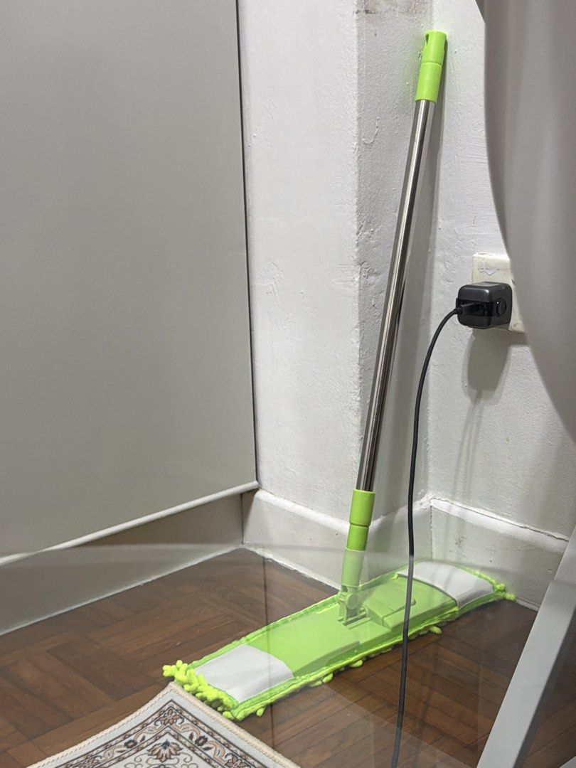 mop (Category: Bathroom & Kitchen Fixtures) located in Singapore. Submitted by Hulkstnky (Listing ID 1454495553, Image 1). Description: use once only .