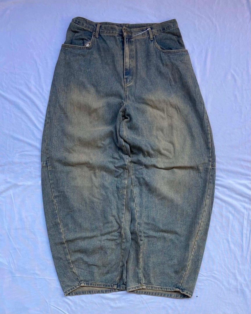 Mud Wash Baggy Pants (Category: Jeans) located in General Santos City (Dadiangas). Submitted by seventythirdpick (Listing ID 1454513682, Image 1). Description: Size. 32 to 34 best fit waistline 43 length, 10 leg opening, 16 thigh No flaws Excellent.