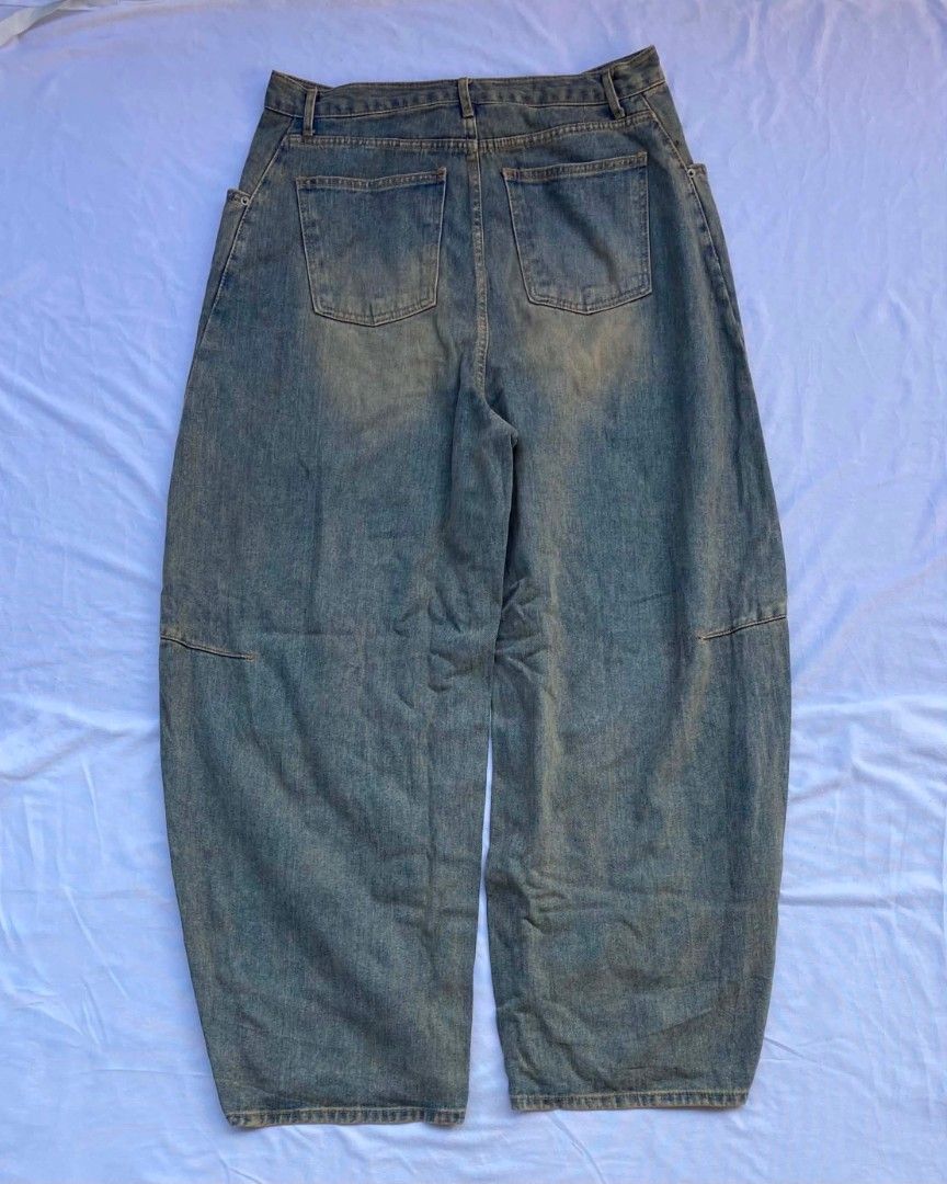 Mud Wash Baggy Pants (Category: Jeans) located in General Santos City (Dadiangas). Submitted by seventythirdpick (Listing ID 1454513682, Image 2). Description: Size. 32 to 34 best fit waistline 43 length, 10 leg opening, 16 thigh No flaws Excellent.