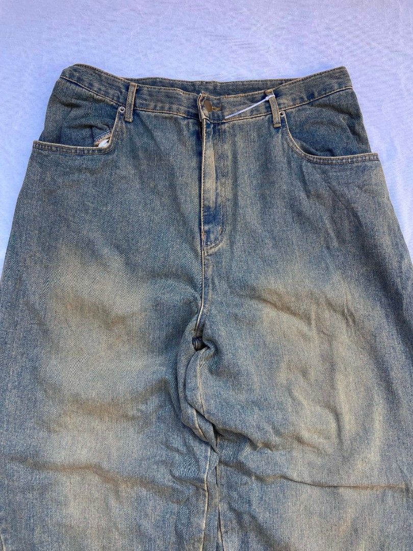 Mud Wash Baggy Pants (Category: Jeans) located in General Santos City (Dadiangas). Submitted by seventythirdpick (Listing ID 1454513682, Image 3). Description: Size. 32 to 34 best fit waistline 43 length, 10 leg opening, 16 thigh No flaws Excellent.