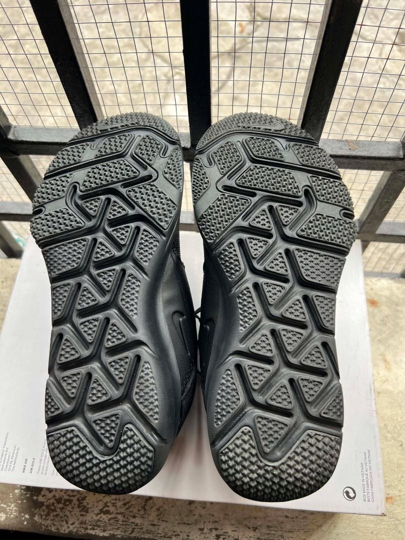 Nike Flex Control 3 (TR3) (Category: Sneakers) located in Dasmarinas. Submitted by mezzeric (Listing ID 1454556371, Image 3). Description: Used. In great condition. Model: Nike Flex Control 3 (TR3) Colorway: Triple Black (Black / Black-Anthracite) Shoe Size: US Men's 10 (UK 9 / EUR 44 / 28 cm) Purpose: Lightweight cross-training and gym workout shoe emphasizing multidirectional traction and stability Will remove ad once sold. Price is firm. Picku