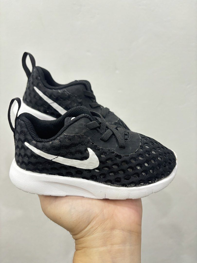 Nike rubber shoes kids (13cm) (Category: Babies & Kids Fashion) located in Imus. Submitted by littlebooythriftstore (Listing ID 1454539830, Image 3). Description: .