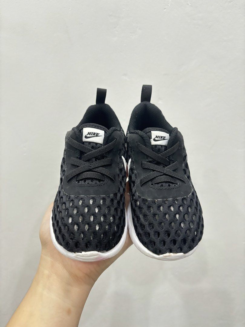 Nike rubber shoes kids (13cm) (Category: Babies & Kids Fashion) located in Imus. Submitted by littlebooythriftstore (Listing ID 1454539830, Image 2). Description: .