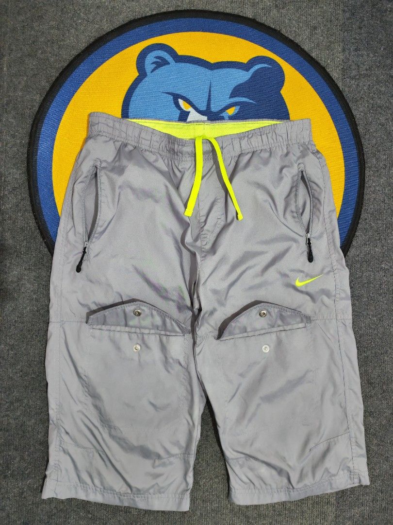Nike Tech Woven Shorts (Category: Activewear) located in Santa Rosa. Submitted by vann26 (Listing ID 1454427497, Image 2). Description: Nike Tech Woven Shorts🔥 Size: Large on tag Dimes: 30-32W x 26L Color Rate: 9.5/10 Condition: Excellente Free size 6 Pockets w/ Drawstring ATHDPT/The athletic Dept. Ideal for workouts or casual wear No issues Via Jnt/Lalamove loc:Laguna Mop: Gcash/Payment first 780 only 💸.