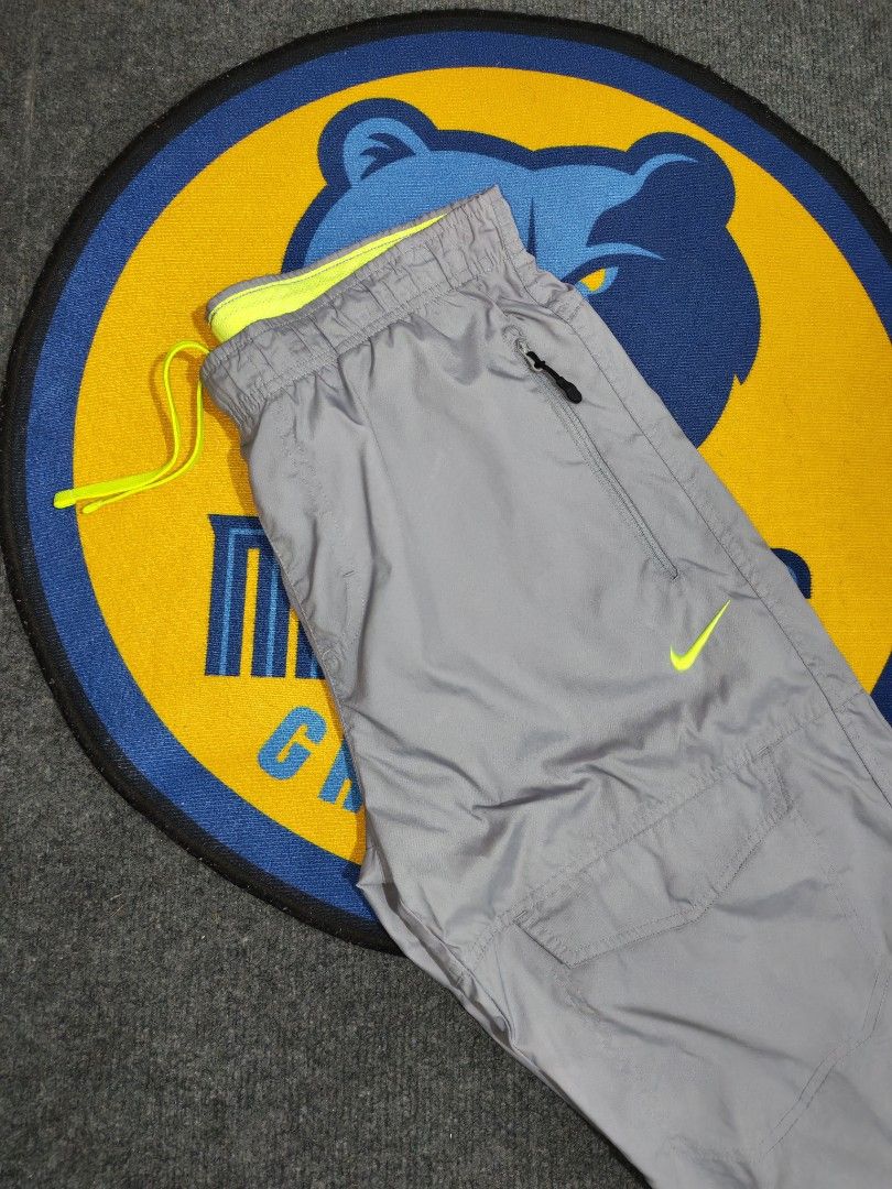 Nike Tech Woven Shorts (Category: Activewear) located in Santa Rosa. Submitted by vann26 (Listing ID 1454427497, Image 3). Description: Nike Tech Woven Shorts🔥 Size: Large on tag Dimes: 30-32W x 26L Color Rate: 9.5/10 Condition: Excellente Free size 6 Pockets w/ Drawstring ATHDPT/The athletic Dept. Ideal for workouts or casual wear No issues Via Jnt/Lalamove loc:Laguna Mop: Gcash/Payment first 780 only 💸.