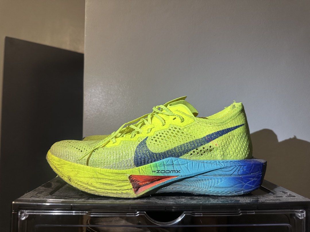 Nike Vaporfly 3 - Green (Category: Casual Shoes) located in Cebu City. Submitted by bz.lightyear (Listing ID 1454477117, Image 3). Description: Nike Vaporfly 3 Green — ₱6,000 Nike Vaporfly 3 – Green Selling my Nike Vaporfly 3 in green colorway. Details: Size: US Male 10.5 Mileage: 162 km Condition: 7.5–8/10 Still plenty of outsole rubber remaining No major tears or damage No known structural issues Has some dirt/discoloration and normal signs of 