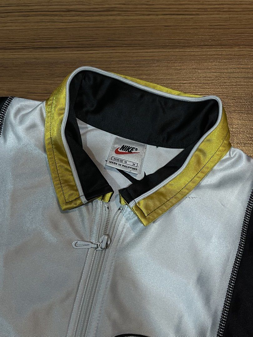nike vintage basketball zip up (Category: Tshirts & Polo Shirts ) located in Baguio. Submitted by uszwk (Listing ID 1454543963, Image 2). Description: NIKE l- front: 25inch back: 27inch w- 17inch.