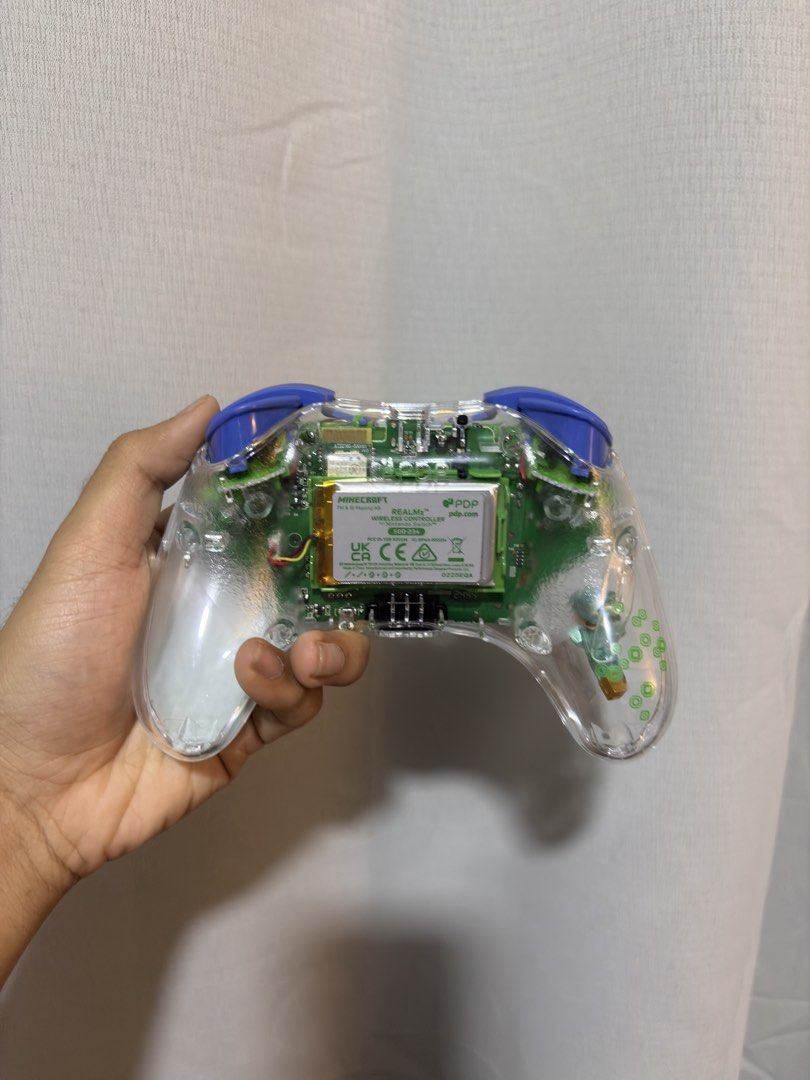 Nintendo Switch Limited Minecraft Controller (Category: Controllers) located in San Fernando. Submitted by jdtyy (Listing ID 1454516404, Image 2). Description: no issues, brand new with box, manuals, and charger only bought this year. minecraft edition bought sa U.S.A.
