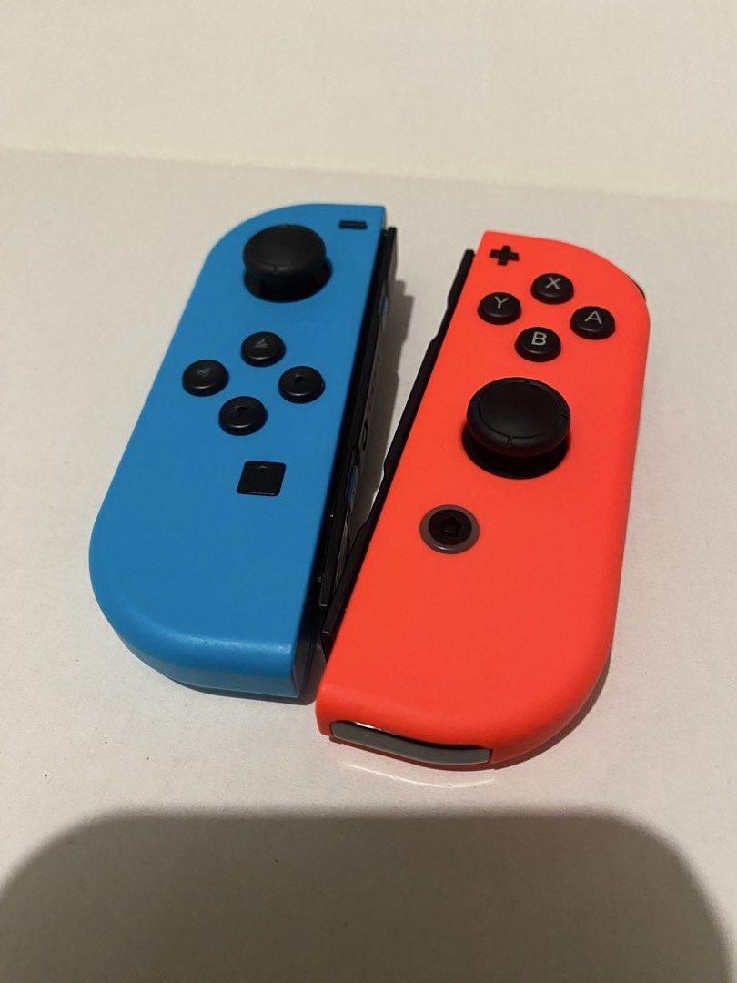 Nintendo Switch V1 (Category: Nintendo) located in Manila. Submitted by kgon23 (Listing ID 1454453052, Image 2). Description: Nintendo Switch Only ₱7,000 Inclusions * Tablet with Tempered Glass (XK Battery) * Joy-Con Controllers LR * Switch Dock * Grip * Wrist Straps * Charger Adapter * HDMI Cable * Box * Not Included in the photo: Dobe Case, USB-C Cable, Thumb covers Condition Light signs of usage and scratches No Issues 💰 Payment Method Gc@sh 
