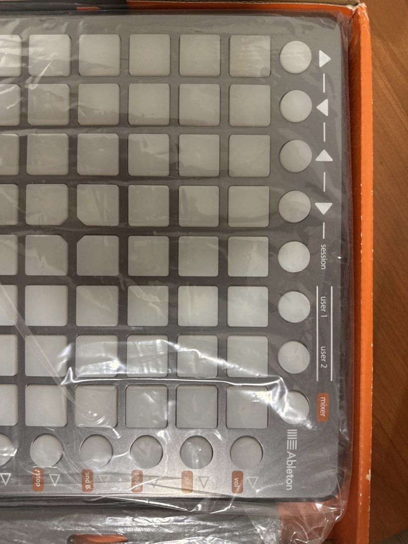 Notation Launchpad S (Category: Music Accessories) located in Singapore. Submitted by bsyang_sg (Listing ID 1454524040, Image 1). Description: Almost brand new, barely used and in excellent condition. Fully functional with no issues..