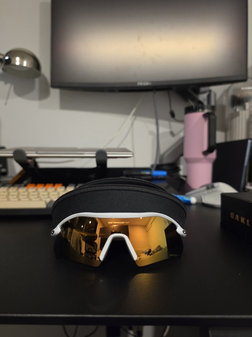 Oakley EVZero Path (Category: Sunglasses & Eyewear) located in Singapore. Submitted by kanistick149483 (Listing ID 1454501966, Image 1). Description: I dont run anymore ,, polarized as well. comes with case too. used about 3 times. negotiable i guess.