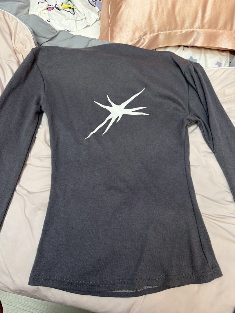 Off shoulder top (Category: Tshirts & Polo Shirts) located in Singapore. Submitted by physellsgoods (Listing ID 1454544521, Image 2). Description: Very Comfortable Only registered mail +$2.