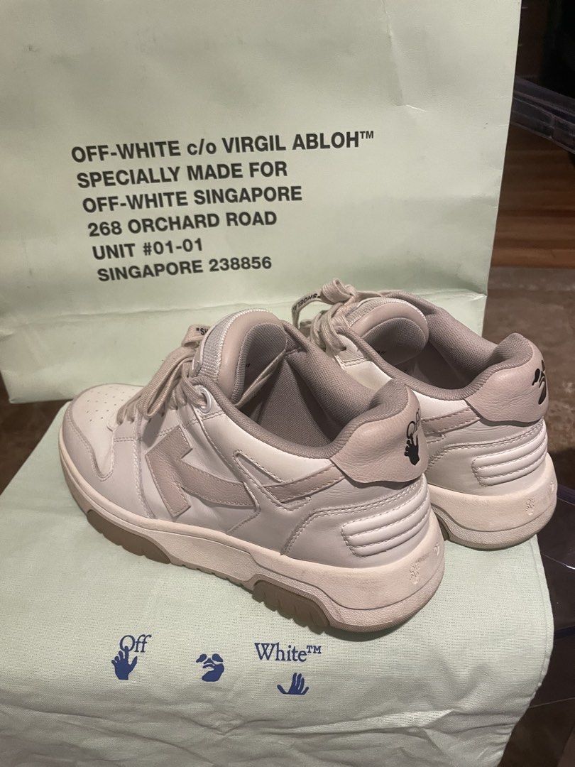 Off white (Category: Sneakers) located in Singapore. Submitted by pipi8182 (Listing ID 1454443569, Image 1). Description: .