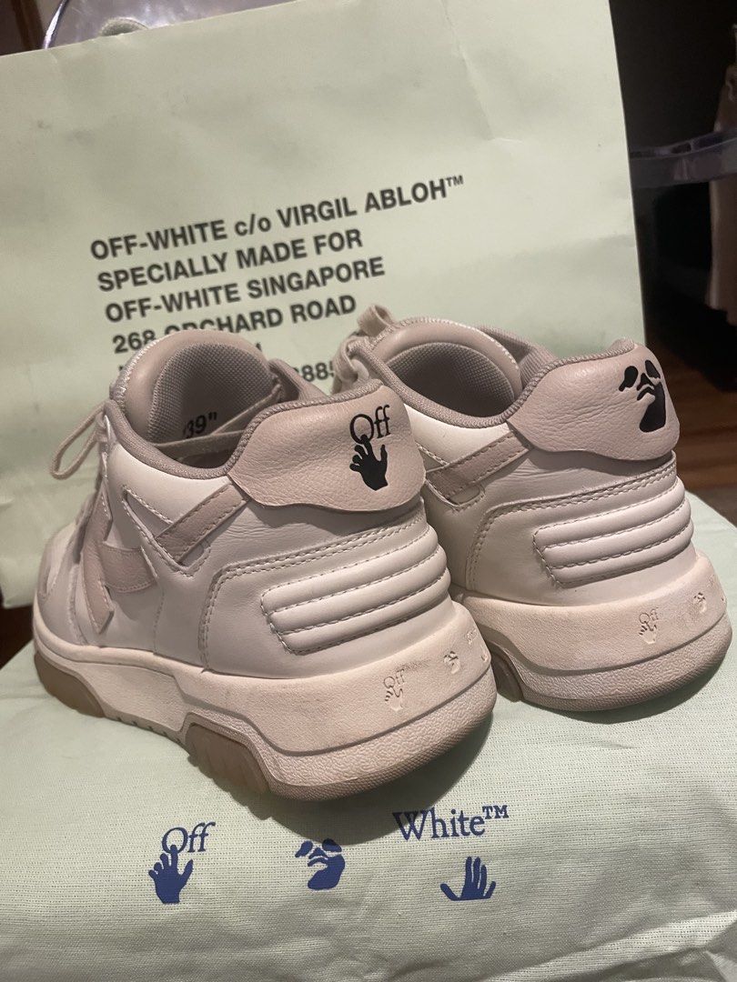 Off white (Category: Sneakers) located in Singapore. Submitted by pipi8182 (Listing ID 1454443569, Image 2). Description: .
