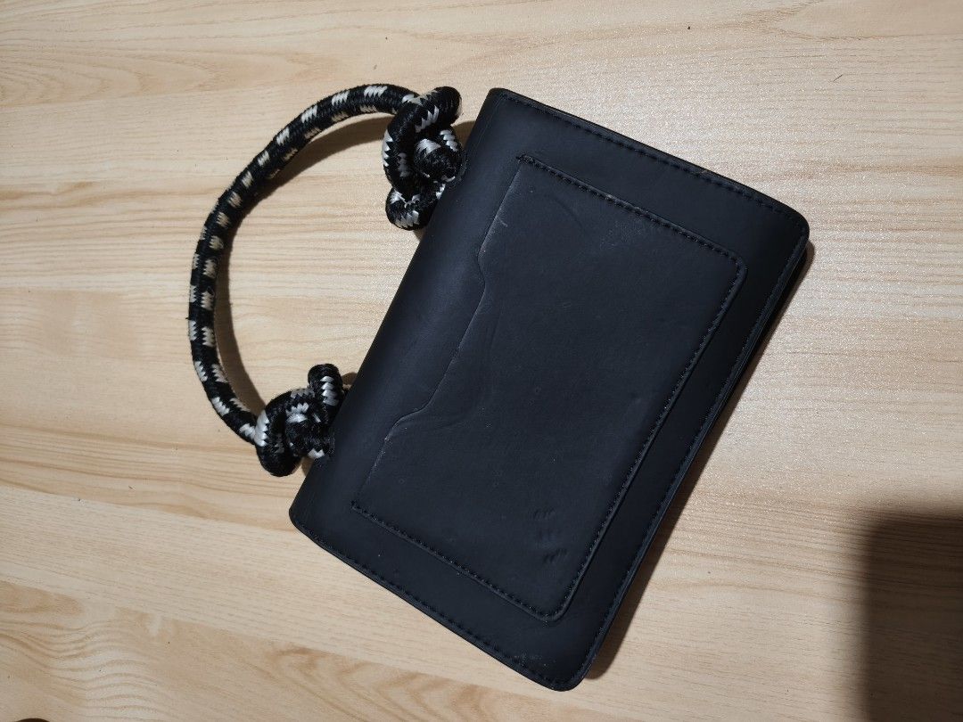 OFF-WHITE JITNEY HANDBAG (Category: Shoulder Bags) located in Tacloban City. Submitted by tactripp (Listing ID 1454459353, Image 2). Description: Synthetic Leather Presentable Condition.
