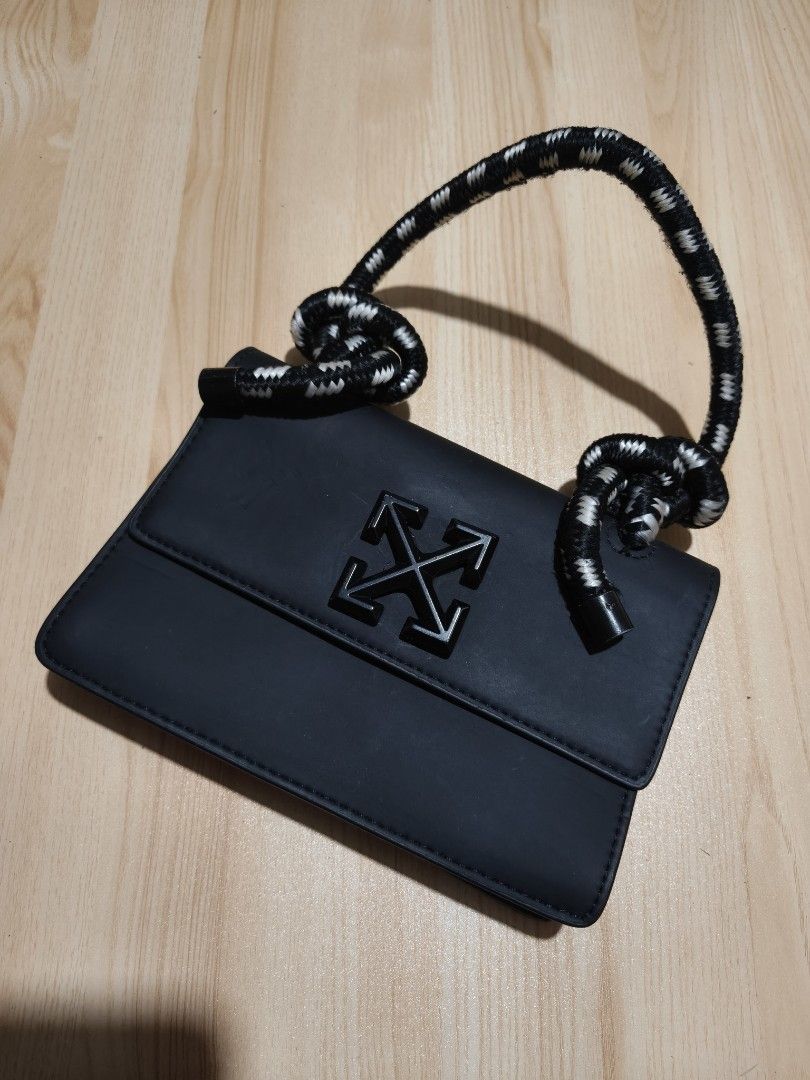 OFF-WHITE JITNEY HANDBAG (Category: Shoulder Bags) located in Tacloban City. Submitted by tactripp (Listing ID 1454459353, Image 1). Description: Synthetic Leather Presentable Condition.