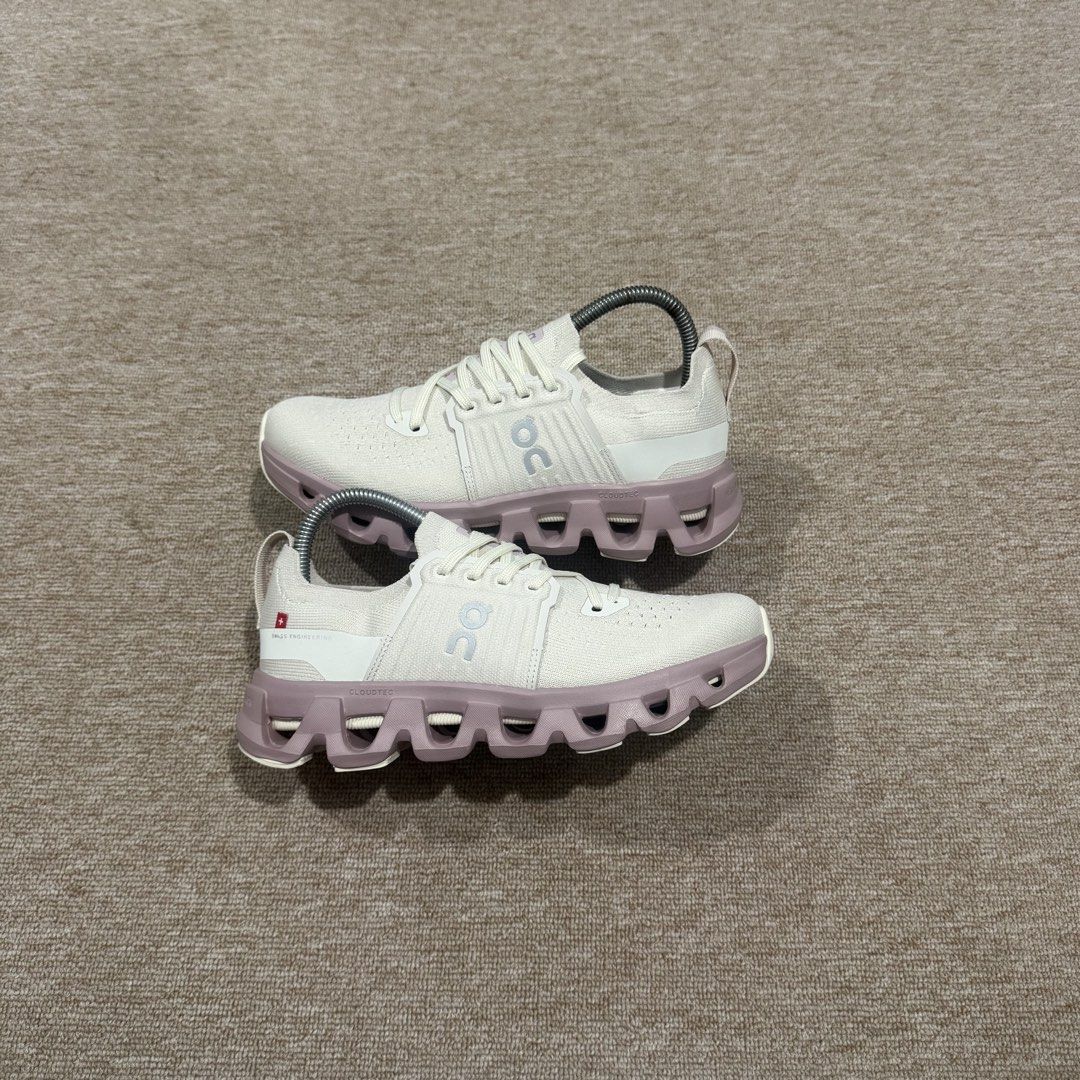 ON CLOUD SWIFT PEARL MAUVE (Category: Sneakers) located in Cebu City. Submitted by cjayzuno04940 (Listing ID 1454555081, Image 1). Description: ON COUD SWIFT PEARL MAUVE ORIGINAL✅ US WOMENS-7 EUR-38 CM-24 EXCELLENT CONDITION.