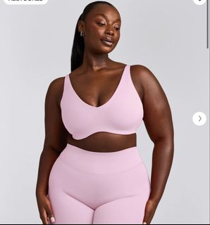 (Category: ) located in . Submitted by mostlyactivewear (Listing ID 1454395855, Image 1). Description: .