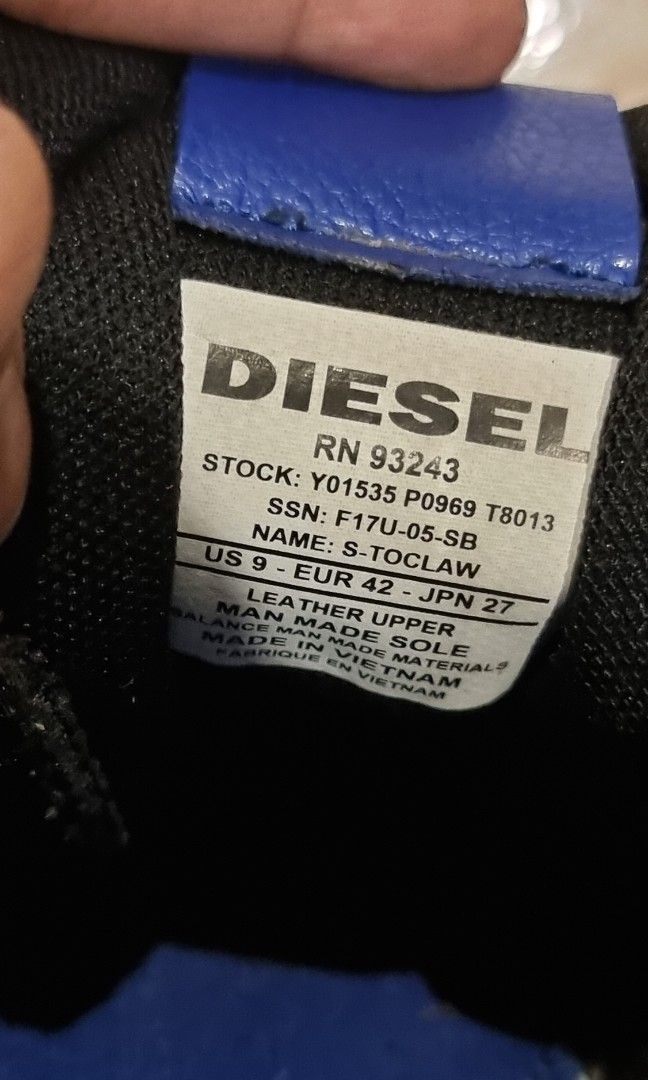 ORIGINAL Diesel Claw Action S-Toclaw (Category: Sneakers) located in Pasig City. Submitted by chaneltrinity (Listing ID 1454554308, Image 2). Description: RFS: HINDI GAANO GINAGAMIT AND NAG BABAWAS NG GAMIT. SIZE US 9..