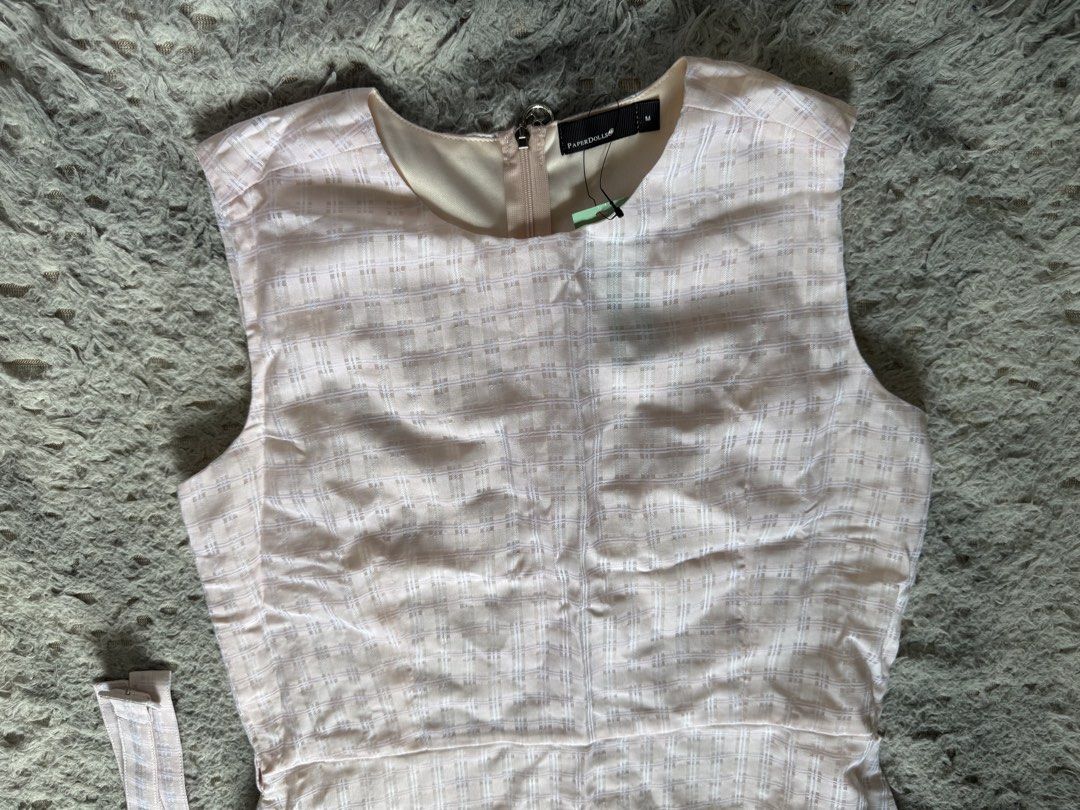 Paperdolls Dress (Category: Dresses) located in Mandaluyong City. Submitted by 1hapimaki (Listing ID 1454394752, Image 2). Description: .