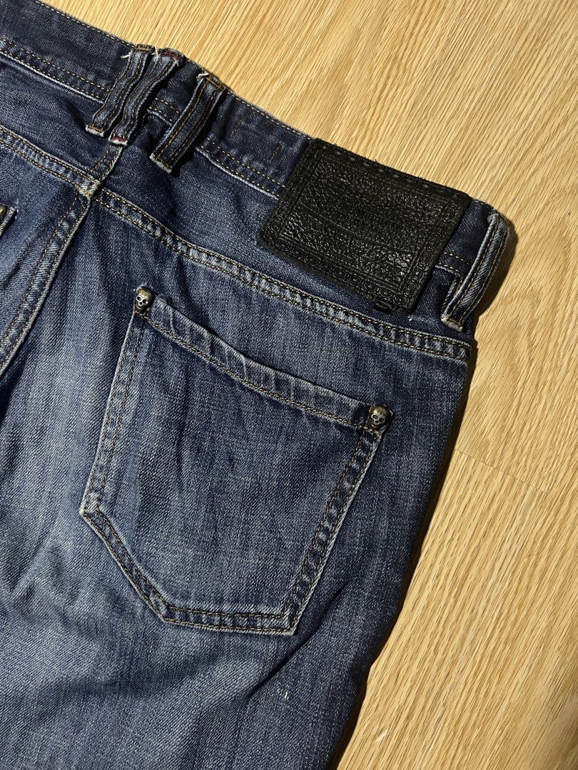 Philipp Plein Loose Fit Pants (Category: Jeans) located in Las Pinas. Submitted by southstreetdeals (Listing ID 1454461833, Image 3). Description: Philipp Plein Loose Fit Pants •Size 31 On Tag •Waist 34 •Length 39 •Hem 8 or 8.5 •Issue None •Excellent Condition.
