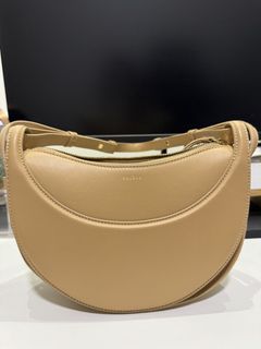 (Category: ) located in . Submitted by buymycloset (Listing ID 1454516002, Image 1). Description: .