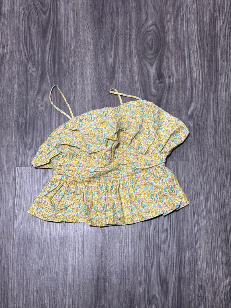 Pomelo Floral Smocked Peplum Top (Category: Sleeveless) located in Manila. Submitted by balmanne (Listing ID 1454515490, Image 2). Description: - no flaws .