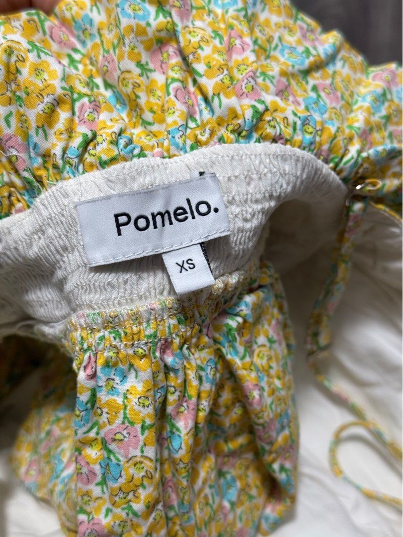 Pomelo Floral Smocked Peplum Top (Category: Sleeveless) located in Manila. Submitted by balmanne (Listing ID 1454515490, Image 3). Description: - no flaws .