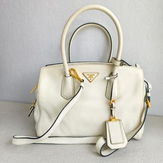 (Category: ) located in . Submitted by luxuryvintage (Listing ID 1454546131, Image 1). Description: .