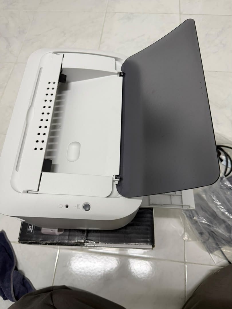 Printer (Category: Printers, Scanners & Copiers) located in Gopeng. Submitted by jutaff (Listing ID 1454373351, Image 3). Description: Canon imageCLASS LBP6030 Laser Printer ✅ Berfungsi dengan baik ✅ Boleh terus print ✅ Kabel power & USB lengkap ✅ Manual & kotak asal disertakan ✅ Sesuai untuk rumah, pejabat & pelajar ✅ Print hitam putih yang tajam Harga: RM180 cod GOPENG IPOH B.GAJAH.