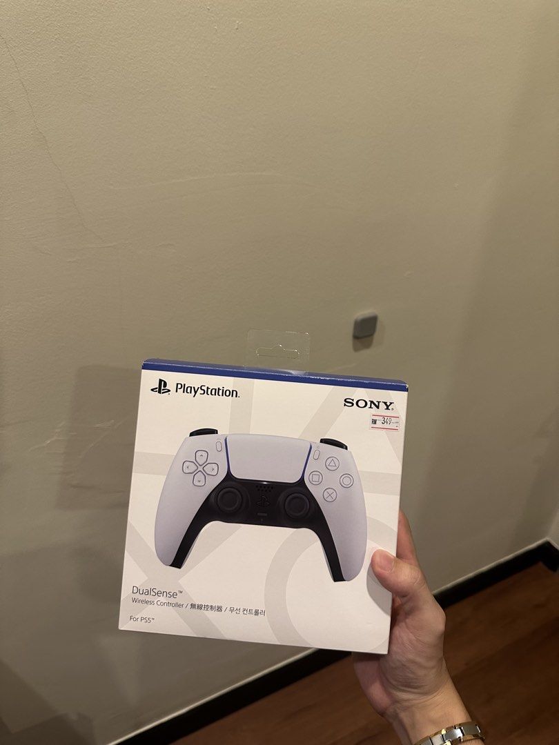 Ps5 controller (Category: PlayStation) located in Singapore. Submitted by rainyrain999 (Listing ID 1454474413, Image 1). Description: Pm for details I also don’t know sell how much, u can offer ur price.
