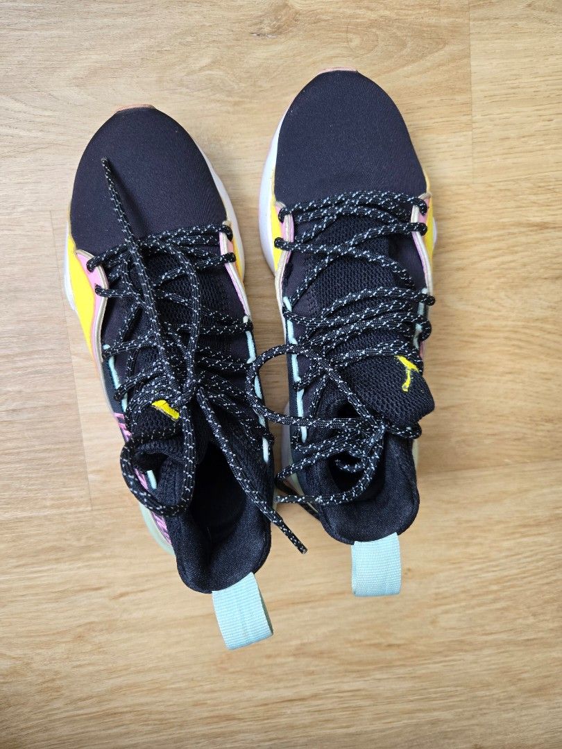 Puma Sneakers for older kids (Category: Babies & Kids Fashion) located in Mandaluyong City. Submitted by helloshopgirl (Listing ID 1454455452, Image 2). Description: Puma sneakers with black color way and yellow, pink and sage green details. Size is UK 3, US 5.5. Super cute. Hardly used. RFS: My daughter outgrew it (and she hardly used it too, sigh).Payment via Grab or Maya please..