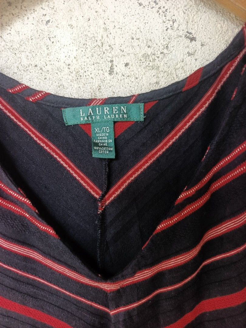 Ralph Lauren Chevron Stripe Sleeveless (Category: Dresses) located in Malita. Submitted by ronnyboi (Listing ID 1454558779, Image 2). Description: Top Black Red ‎W:21 L:27.5 ‎Mine: 500.