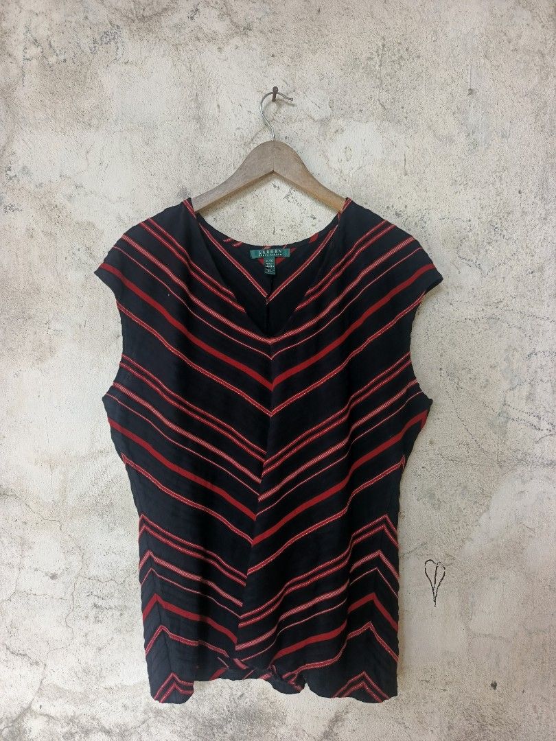 Ralph Lauren Chevron Stripe Sleeveless (Category: Dresses) located in Malita. Submitted by ronnyboi (Listing ID 1454558779, Image 1). Description: Top Black Red ‎W:21 L:27.5 ‎Mine: 500.