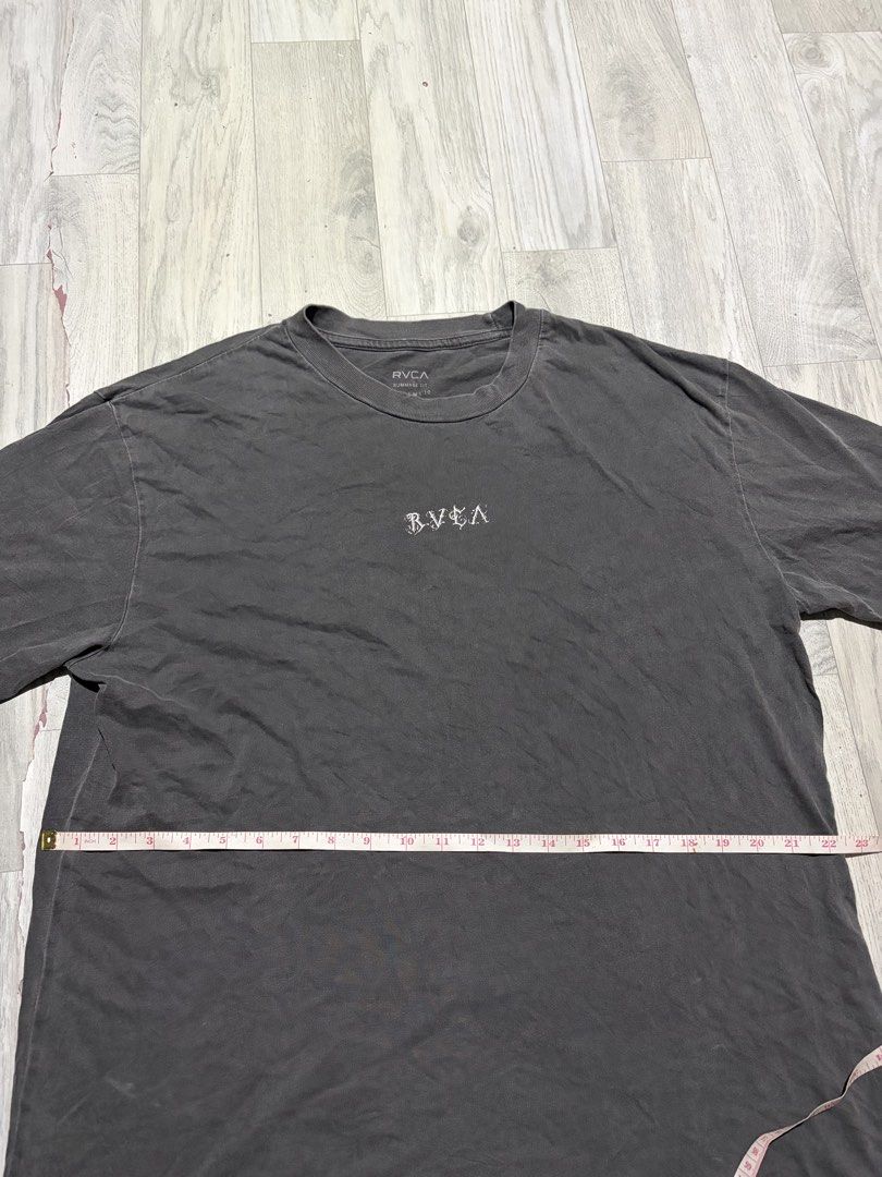 RVCA Charcoal Gray T-Shirt with Backprint - Medium (Category: Tshirts & Polo Shirts ) located in Guihulngan. Submitted by fbthriftgoodsniace (Listing ID 1454398618, Image 3). Description: - RVCA T-shirt in Charcoal Gray - Features a small RVCA logo on the front - Eye-catching rose graphic design on the back - Measurements: Width 22 inches, Length 29.5 inches.