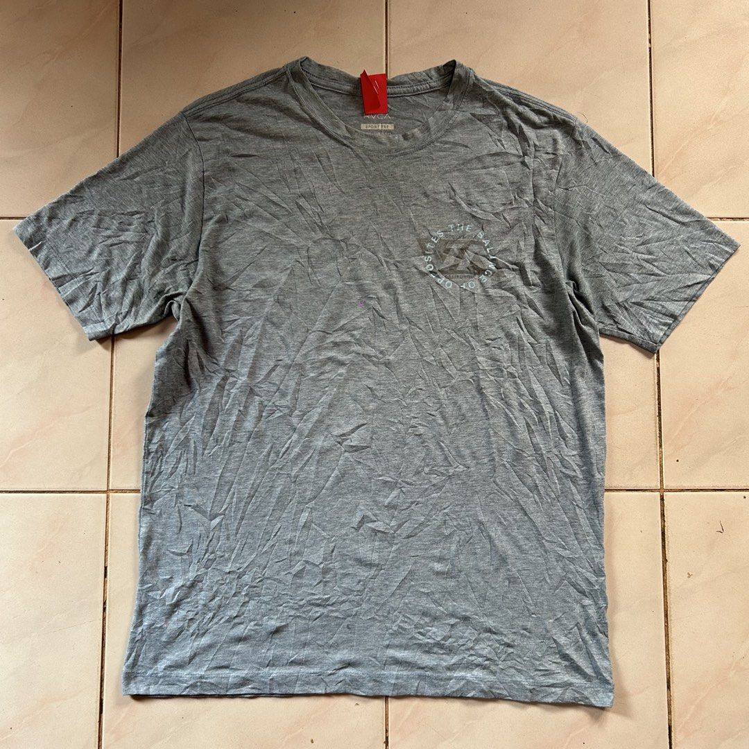 Rvca shirt 🥵 (Category: Activewear) located in Jinoba-an. Submitted by eegiboy (Listing ID 1454407052, Image 1). Description: Wts: Rvca Sport tee🔥 Medium best fit 🥵 Dimes:20/27 Excellent condition 🥰 450plussf Dm me if interested 📩 Thankyou🙏😇.