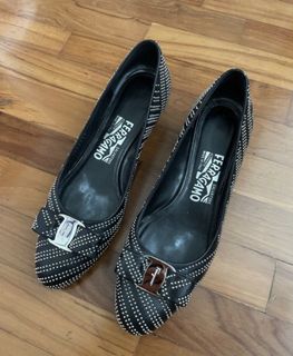 (Category: ) located in . Submitted by bagfulofclothes (Listing ID 1454498366, Image 1). Description: .