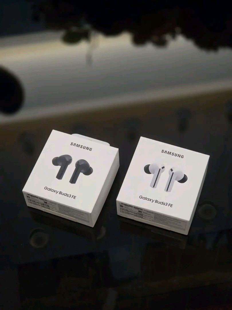 Samsung Galaxy Buds 3 FE Wireless Earbuds (Category: Earphones) located in Manila. Submitted by yhinyhang (Listing ID 1454536726, Image 2). Description: 50 percent off!!! Samsung Galaxy Buds 3 fe brandnew sealed from samsung! 6990 srp bnew selling 3490 php nlng. Last 7pcs only - Samsung Galaxy Buds 3 FE - Wireless earbuds - Available in Black and White - Experience great sound quality - Enjoy long battery life - Easy to pair with your devices - G