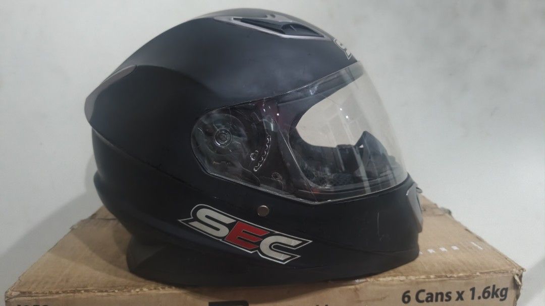 Sec helmet fullface medium. (Category: Helmets and other Riding Gears) located in Manila. Submitted by jessdtan1923449 (Listing ID 1454397195, Image 3). Description: almost brand new UsE only 4 x with mino can still pass as bnew pwede s maselan pwede meetup s sm north with 50 pamasahe only six months old come with sec bag and box and wqrqnty certificate all origina sec full face super strong against head on collision like buying brand new bought 
